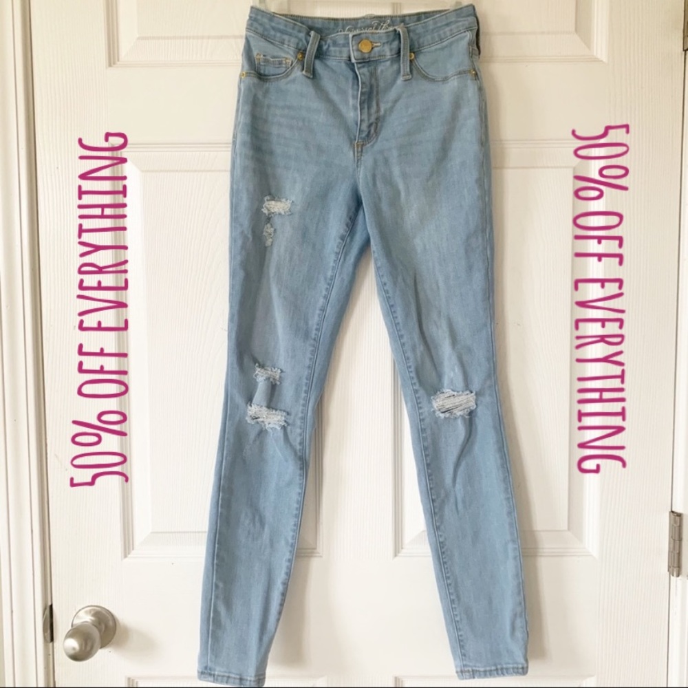 Universal Thread Distressed High-Rise Jegging